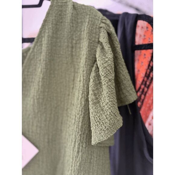 NWT Ava and Viv Flutter Short Sleeve V-Neck Tee - Picture 2 of 4